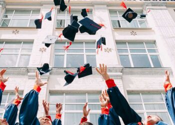 Rio Vista Lions Gives Four $1,000 Scholarships